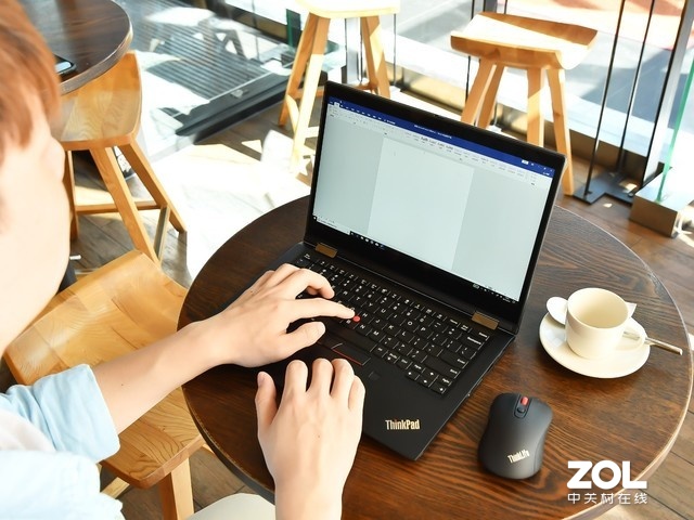 移动办公新体验thinkpadx390yoga场景图赏