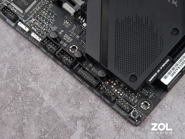 ³ѡ ROG STRIX TRX40-E GAMINGͼ