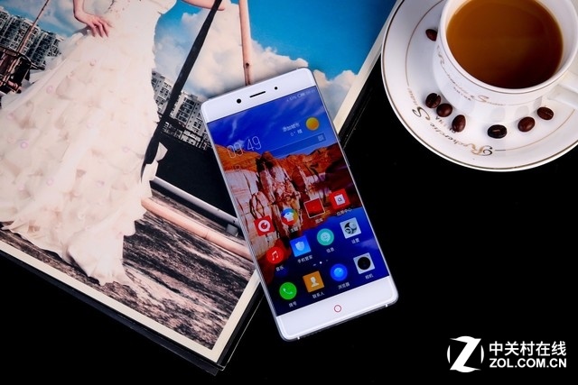 2.5D�������ޱ߿� nubia Z11�»�ͼ��