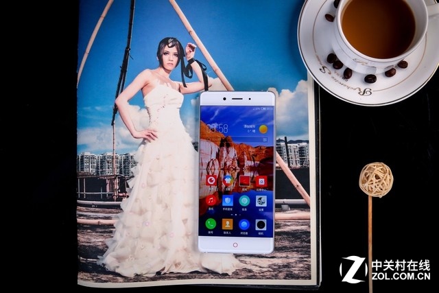 2.5D�������ޱ߿� nubia Z11�»�ͼ��