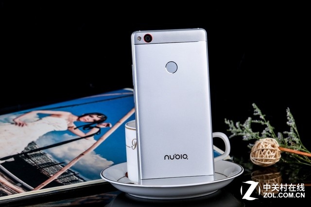 2.5D�������ޱ߿� nubia Z11�»�ͼ��