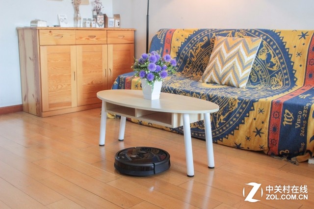 Roomba 980扫地机器人能够持续对不同的家居环境作出反应，每秒可做出超过60次决策。