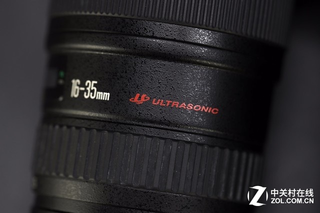 二代佳能16-35mm镜头的超声波马达标识为红色斜体字。