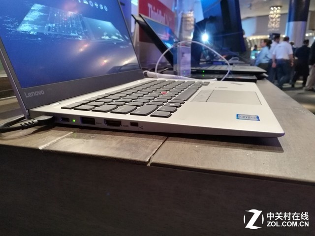 CES 2017 ThinkPad X1 Carbon