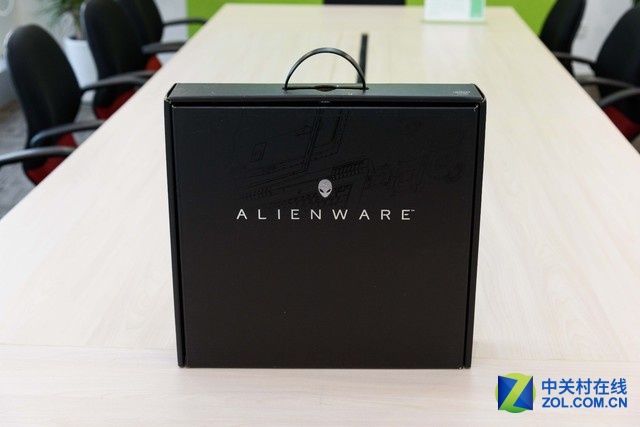 OLEDĻAlienware 13 2017