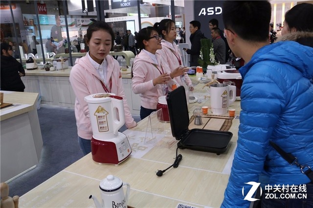 苏泊尔推出众多新品 智慧厨房亮相AWE