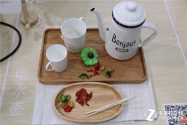 苏泊尔推出众多新品 智慧厨房亮相AWE
