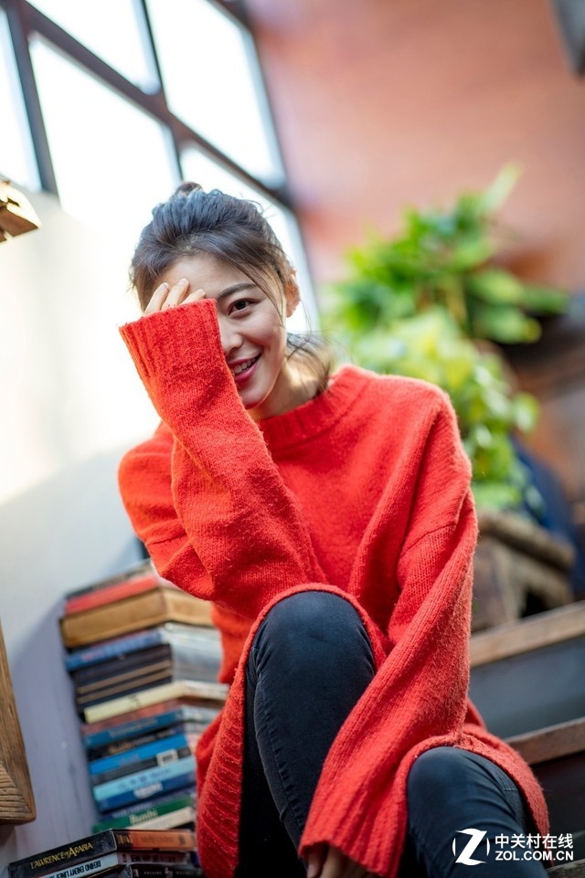 C 85mm F1.4Ů
