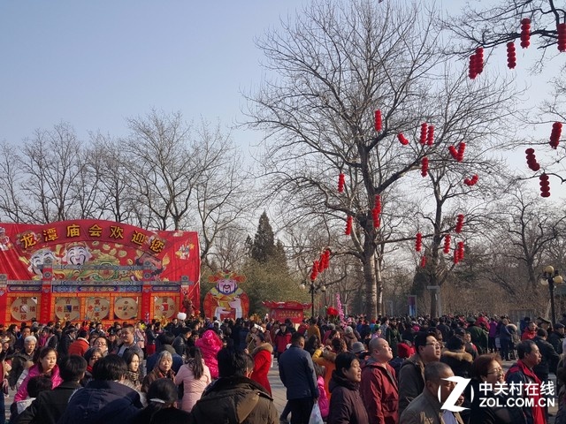春节手机实拍带你看北京庙会热闹非凡
