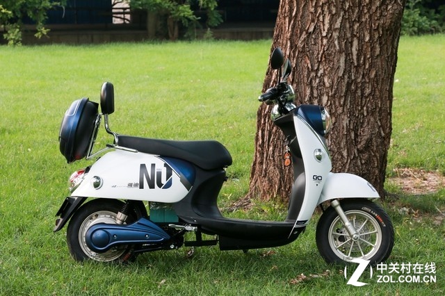 行将所智雅迪米兰电动车户外实拍