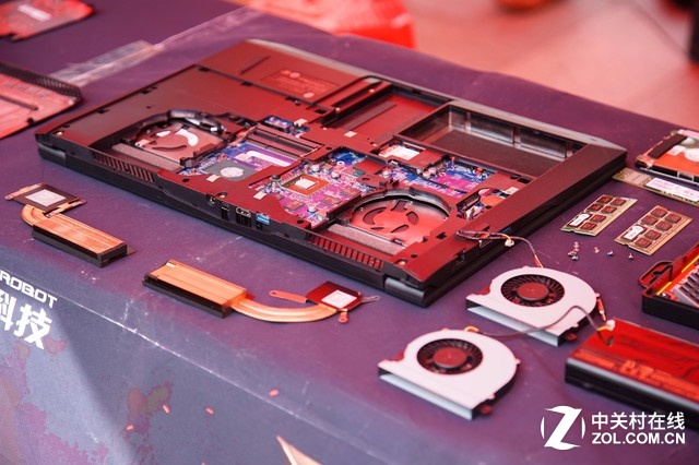 雷神LOL电竞大赛 武汉体大拆机图集
