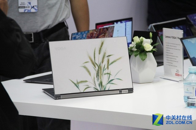 Ӱɫ YOGA 7 Proֳͼ