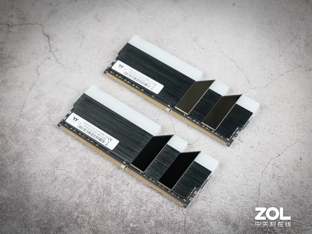 Ƶڴ泤ɶԽToughRam RGBͼϮ