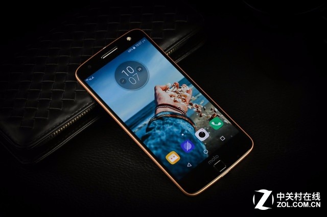 ���Զ���ģ������� Moto Z���ͼ��