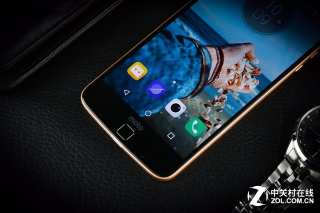 ���Զ���ģ������� Moto Z���ͼ��