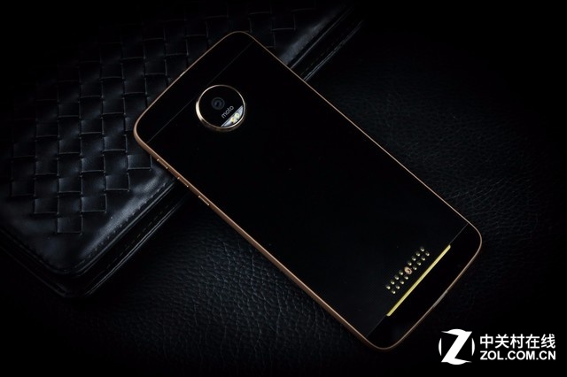���Զ���ģ������� Moto Z���ͼ��