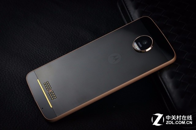 ���Զ���ģ������� Moto Z���ͼ��