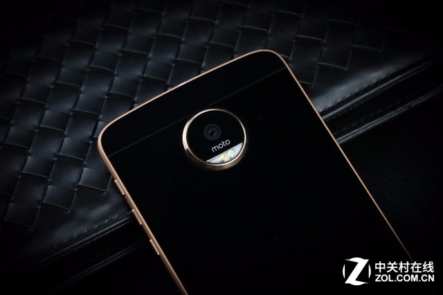 ���Զ���ģ������� Moto Z���ͼ��