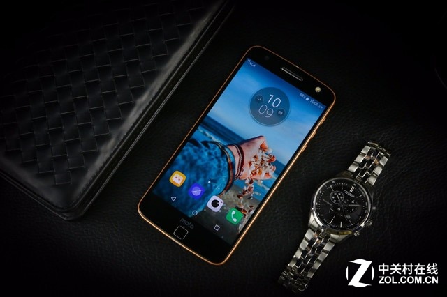 ���Զ���ģ������� Moto Z���ͼ��