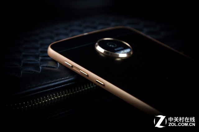 ���Զ���ģ������� Moto Z���ͼ��