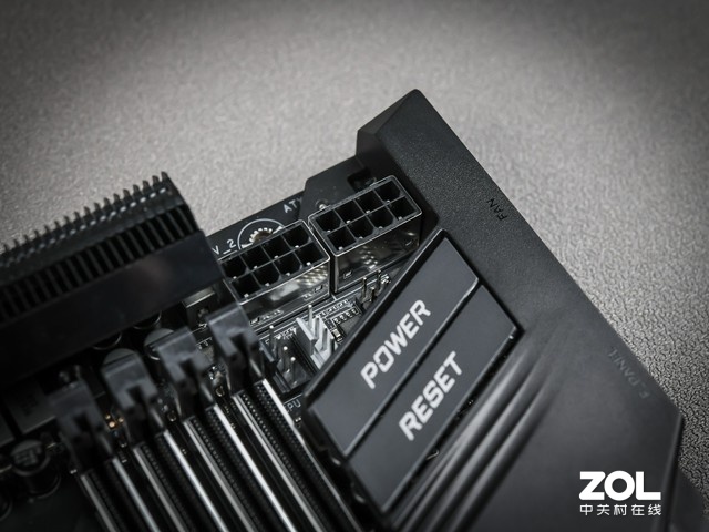 Ϯ AORUS TRX40  XTREMEͼ 