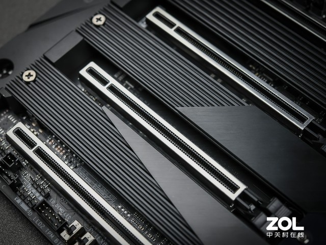 Ϯ AORUS TRX40  XTREMEͼ 