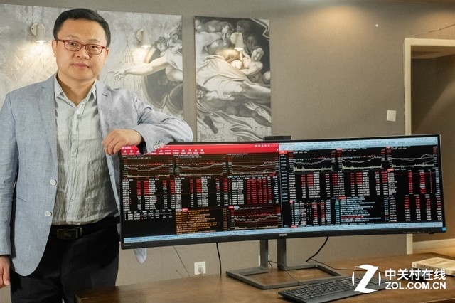 资深金融分析师都说好的显示器长啥样？