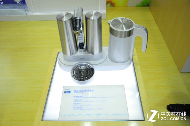 飞利浦菁英速热净饮机WP4271/01，不仅可以净化饮用水，还具有外置加热设计，让用户使用更方便。