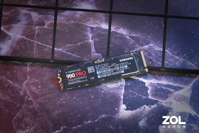 7000MB/S 980PRO PCIE4.0 SSD