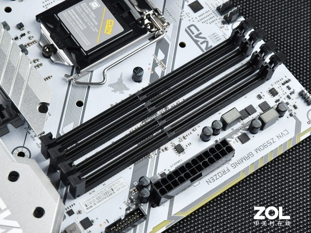 ɫֵ ߲ʺCVN Z590Mѩͼ
