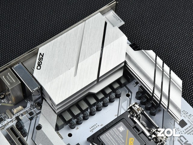 ɫֵ ߲ʺCVN Z590Mѩͼ