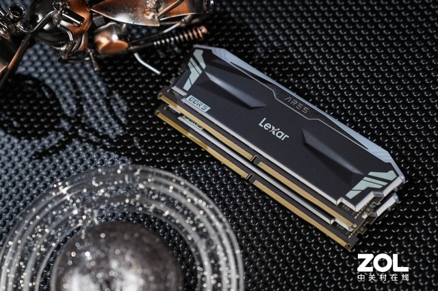 Lexar׿ɳս֮DDR5 RGBڴͼͣ7000MT/s