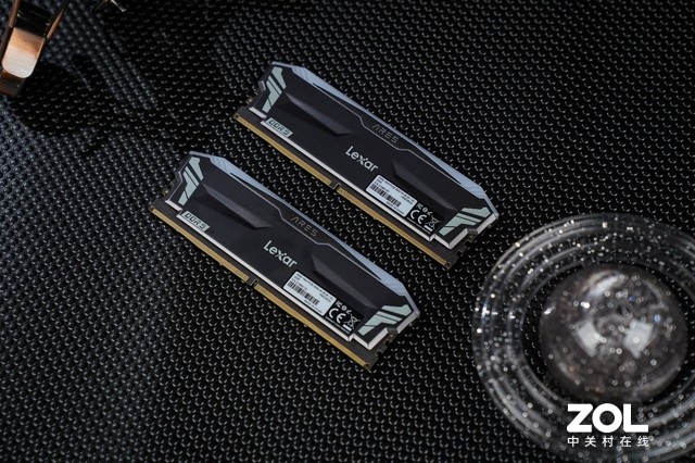Lexar׿ɳս֮DDR5 RGBڴͼͣ7000MT/s