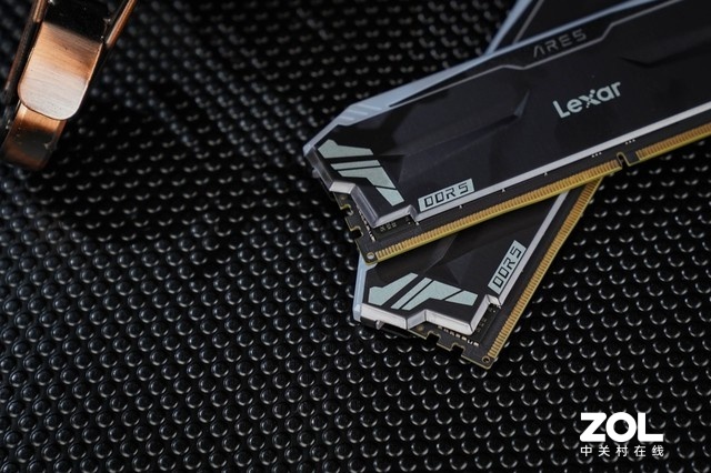 Lexar׿ɳս֮DDR5 RGBڴͼͣ7000MT/s