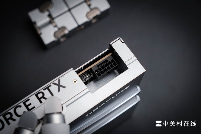 ֱǹƷ iGame RTX 4080 SUPERˮͼ