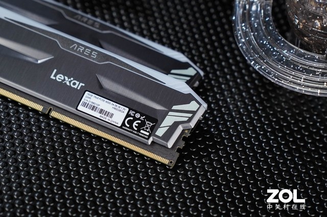 Lexar׿ɳս֮DDR5 RGBڴͼͣ7000MT/s