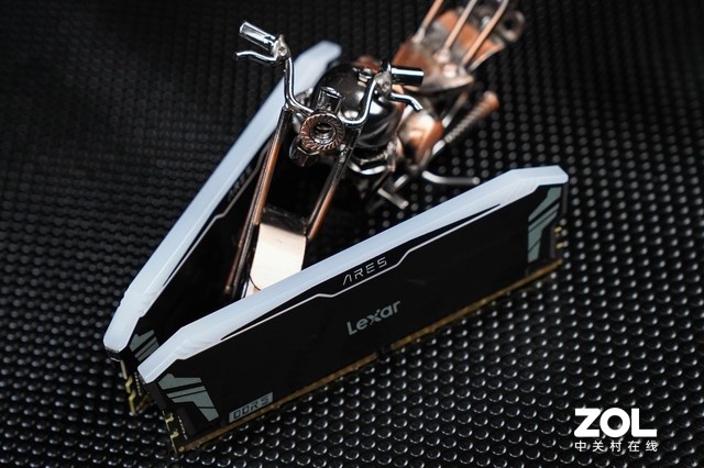 Lexar׿ɳս֮DDR5 RGBڴͼͣ7000MT/s