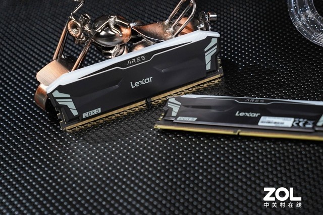 Lexar׿ɳս֮DDR5 RGBڴͼͣ7000MT/s