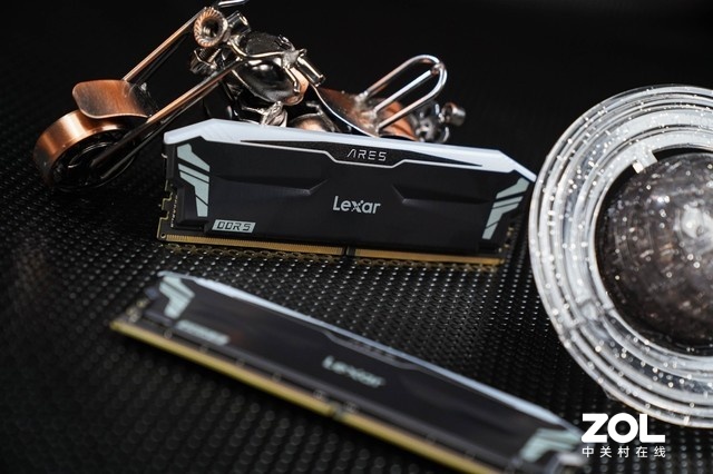 Lexar׿ɳս֮DDR5 RGBڴͼͣ7000MT/s