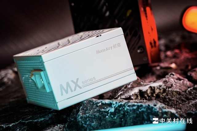 航嘉MX750P电源图赏:颜值实力兼具