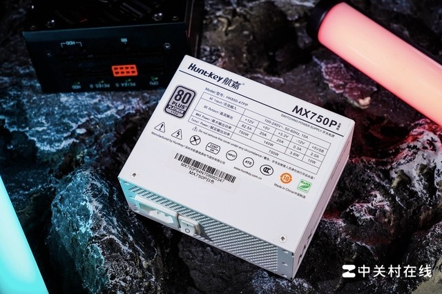 航嘉MX750P电源图赏:颜值实力兼具
