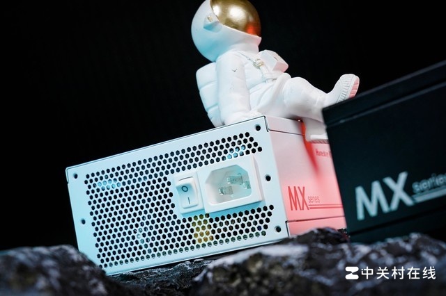 航嘉MX750P电源图赏:颜值实力兼具