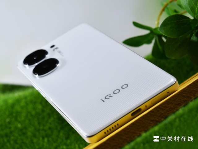 iQOO Neo9S Proͼ ׻ֵʸ˫