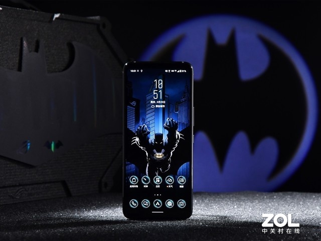 腾讯ROG游戏手机6 蝙蝠侠图赏：精致下的高颜值机身