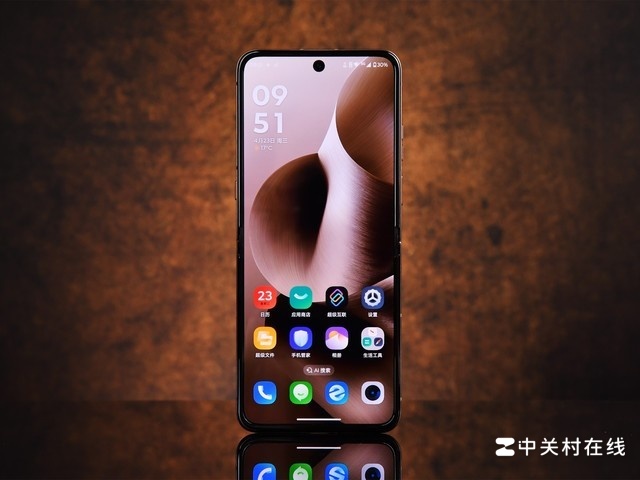 moto razr 60 Ultra新机图赏：新材质好手感