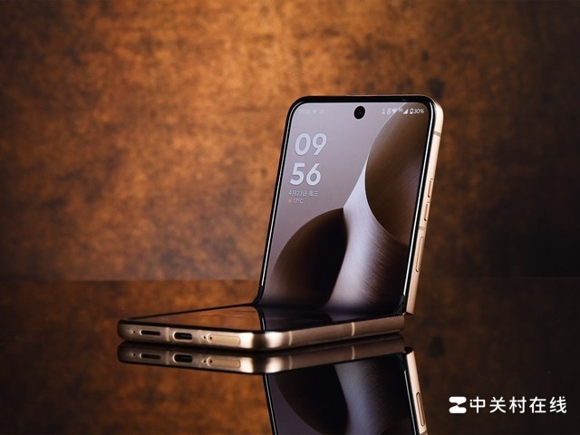 moto razr 60 Ultra新机图赏：新材质好手感