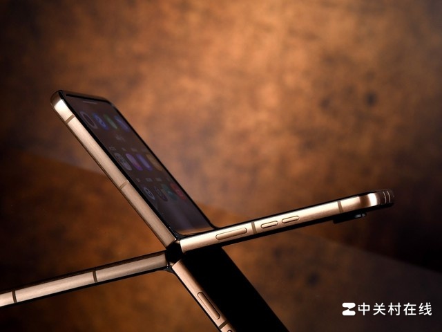 moto razr 60 Ultra�»�ͼ�ͣ��²��ʺ��ָ�