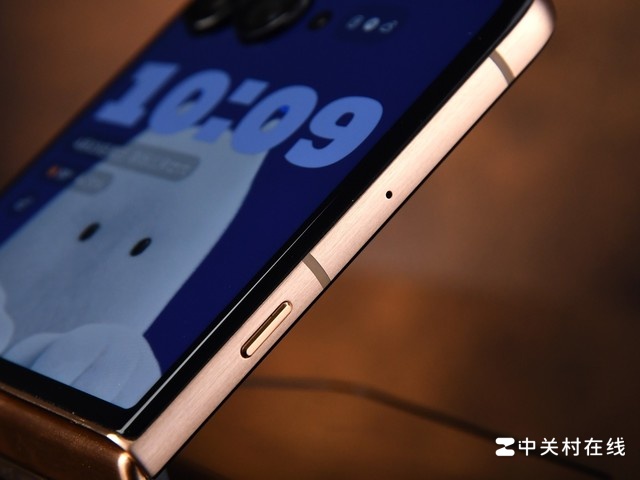 moto razr 60 Ultra�»�ͼ�ͣ��²��ʺ��ָ�