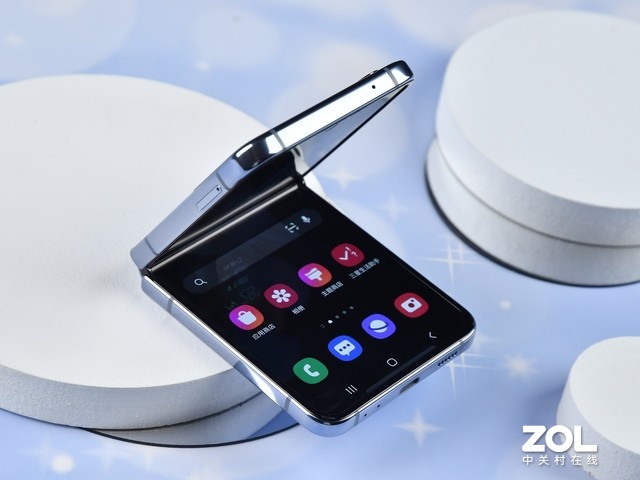折叠屏 三星galaxy z flip4高清图赏_三星 galaxy z flip4_手机新闻