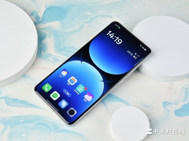 ���Ժ����ǵİ���ɫ�籩������GT7 Pro���ٰ�ͼ��